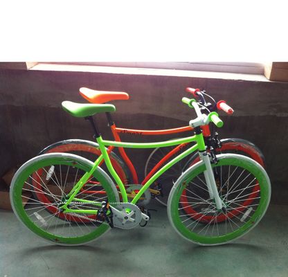 남자용 맞춤형 CE 하이-텐 스틸 프레임 700C 단속 고정 기어 자전거