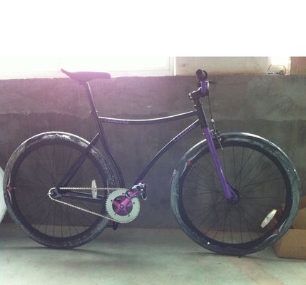 남자용 맞춤형 CE 하이-텐 스틸 프레임 700C 단속 고정 기어 자전거