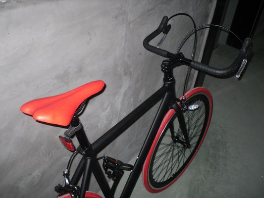 700C 풀 매트 블랙 OEM 알루미늄 프레임 싱글 스피드 로드 바이크 총 무게 13KG