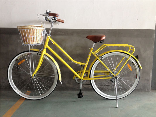 7단 클래식 디자인과 앞 바구니를 가진 빈티지 여성 자전거